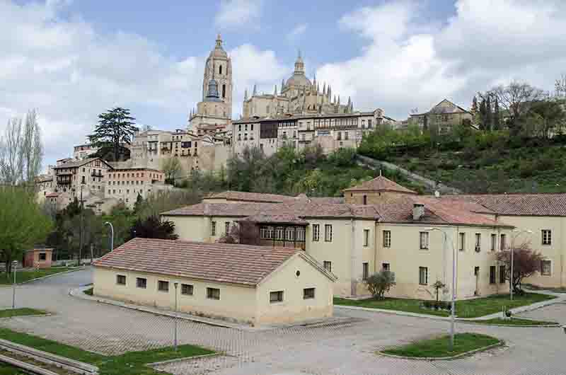 48 - Segovia - intendencia militar y catedral de santa Maria de Segovia